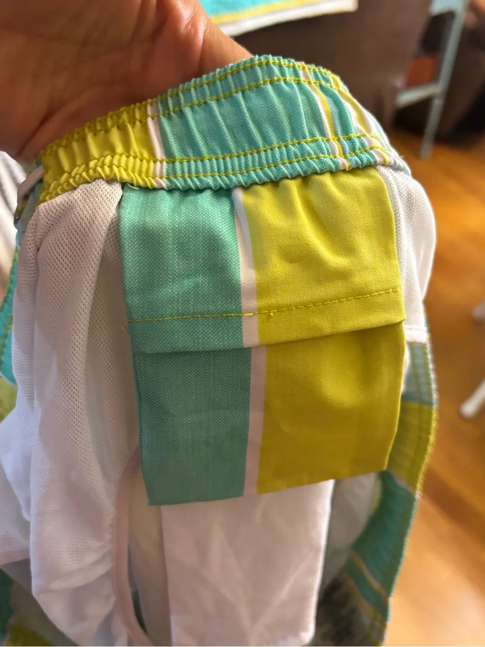 Vineyard Vines swim trunks Green and Yellow men’s size large